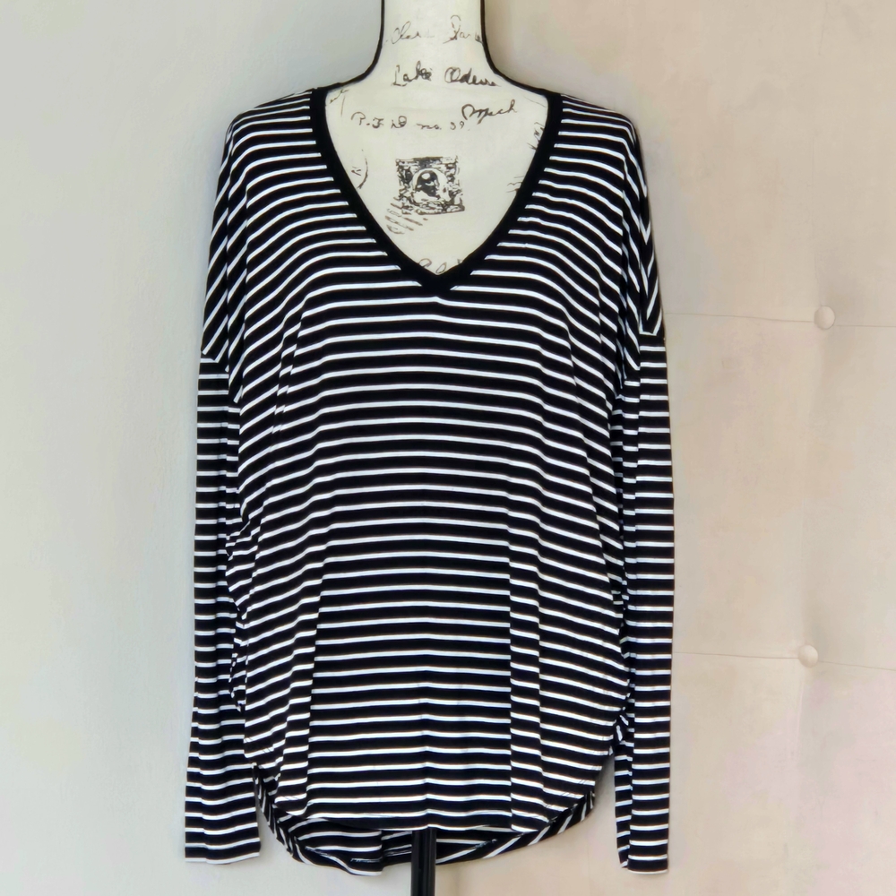 GAP Luxe Hi-Lo Pleated Back V-neck Oversized Long Sleeve Tee